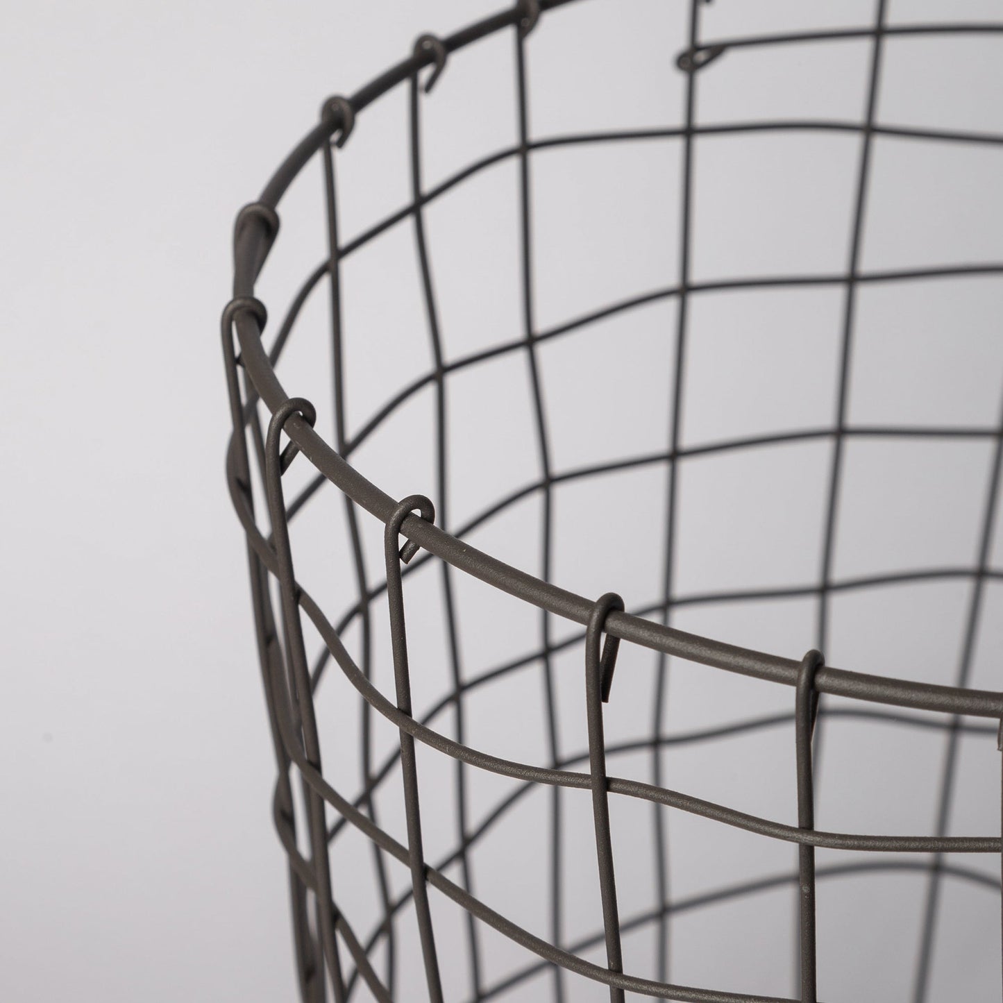 308 - Round Iron Basket - PoshaBella