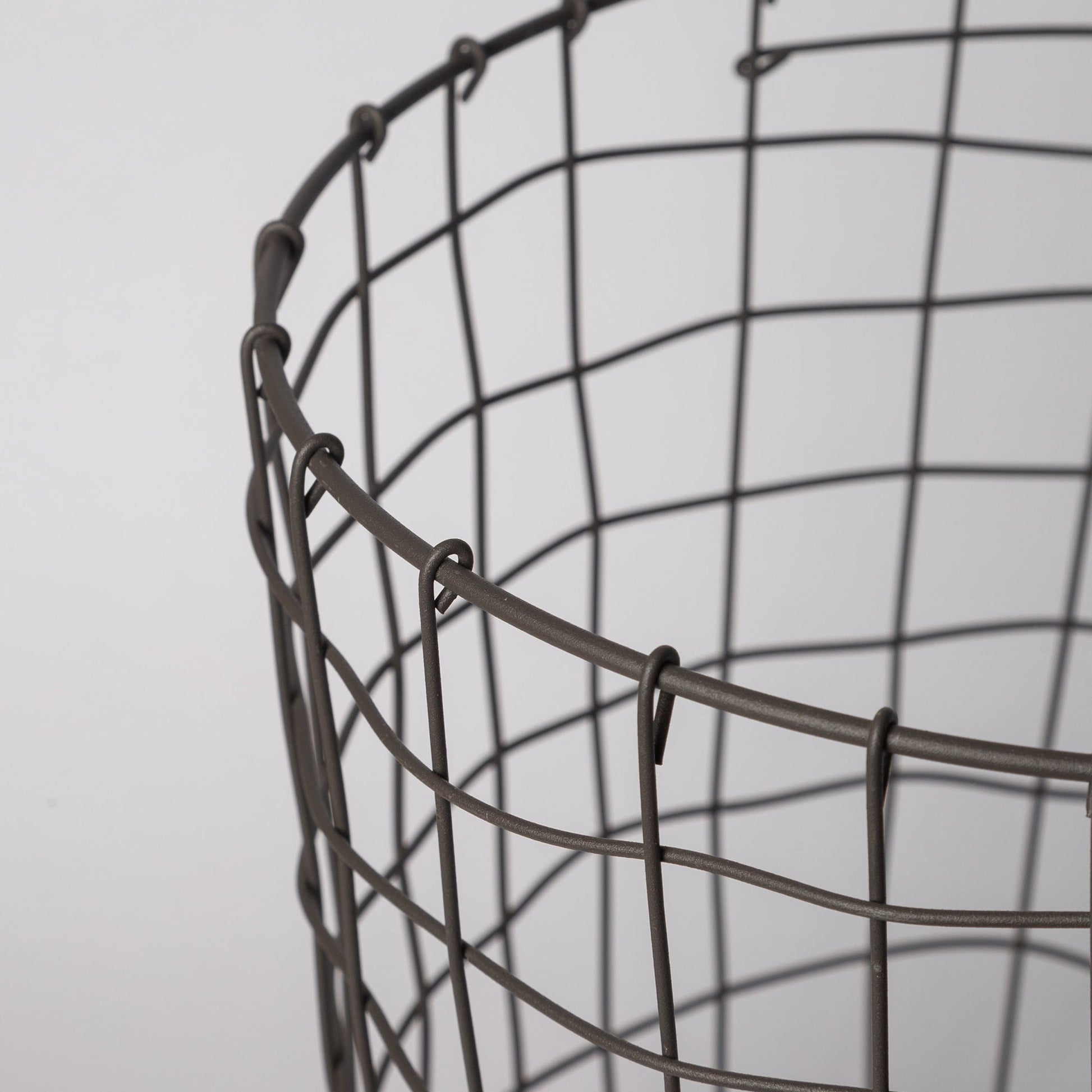 308 - Round Iron Basket - PoshaBella