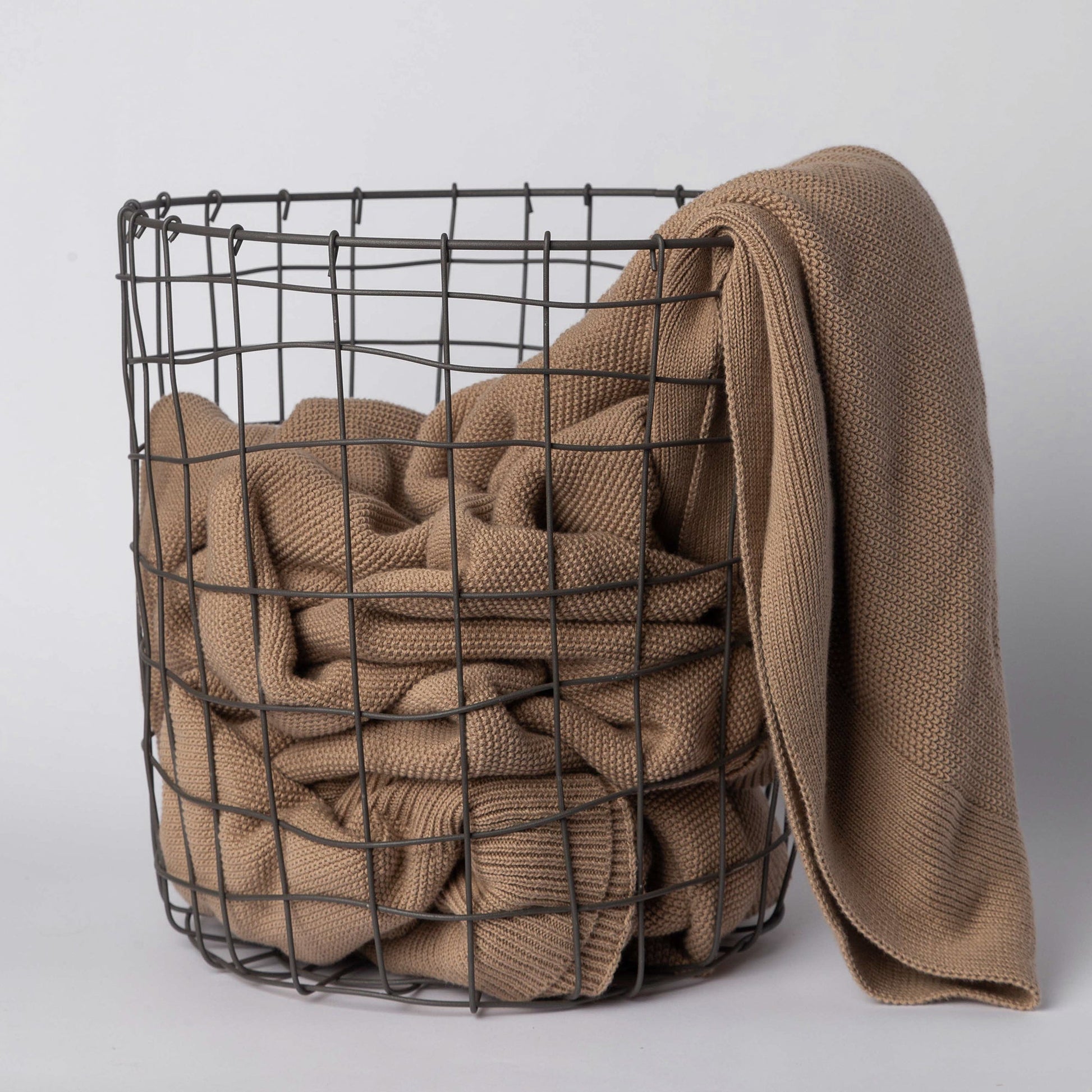 308 - Round Iron Basket - PoshaBella