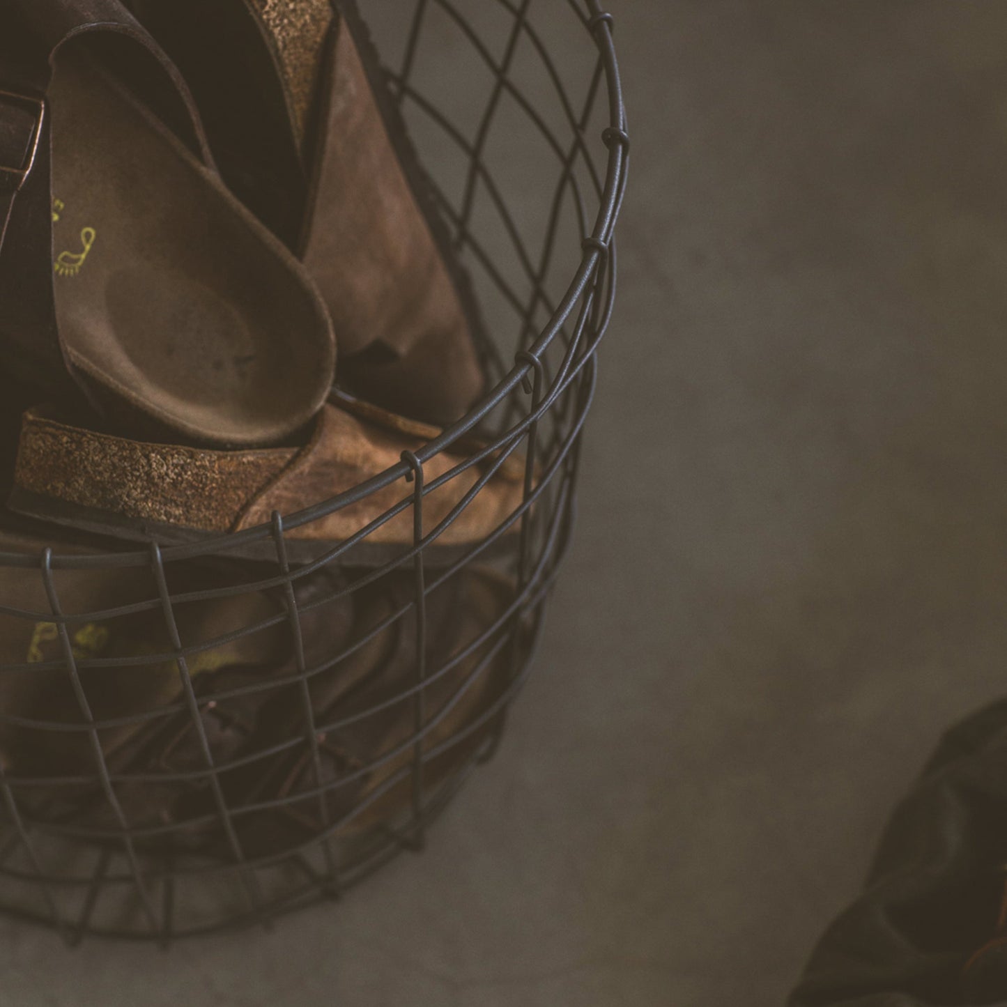 308 - Round Iron Basket - PoshaBella