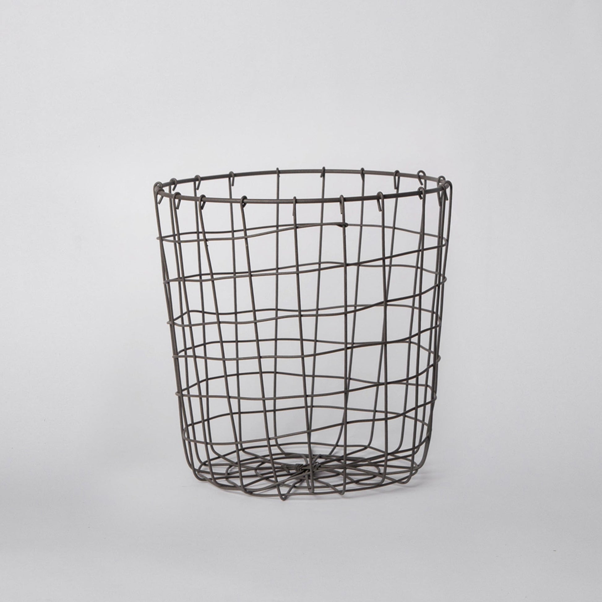 308 - Round Iron Basket - PoshaBella
