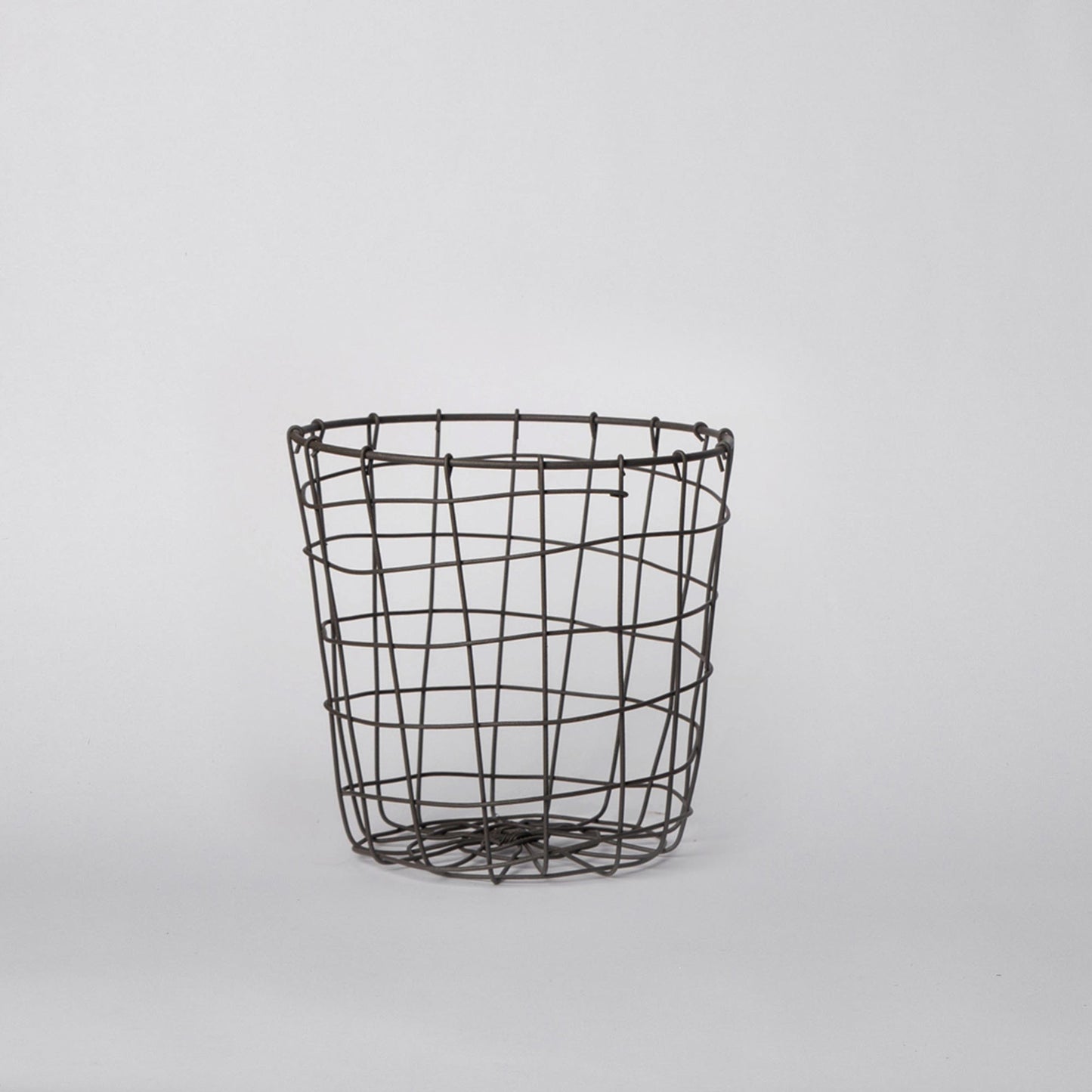 308 - Round Iron Basket - PoshaBella