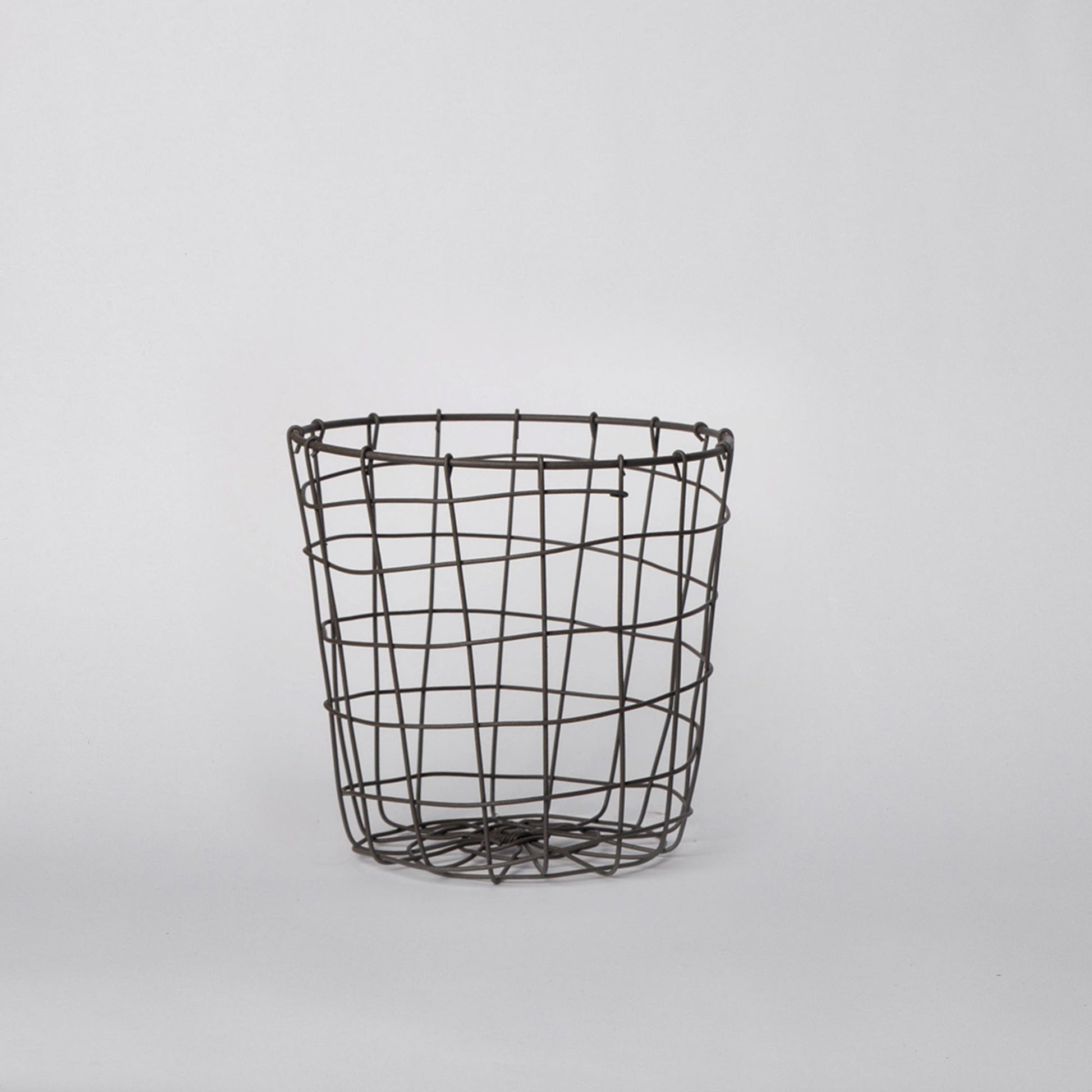 308 - Round Iron Basket - PoshaBella