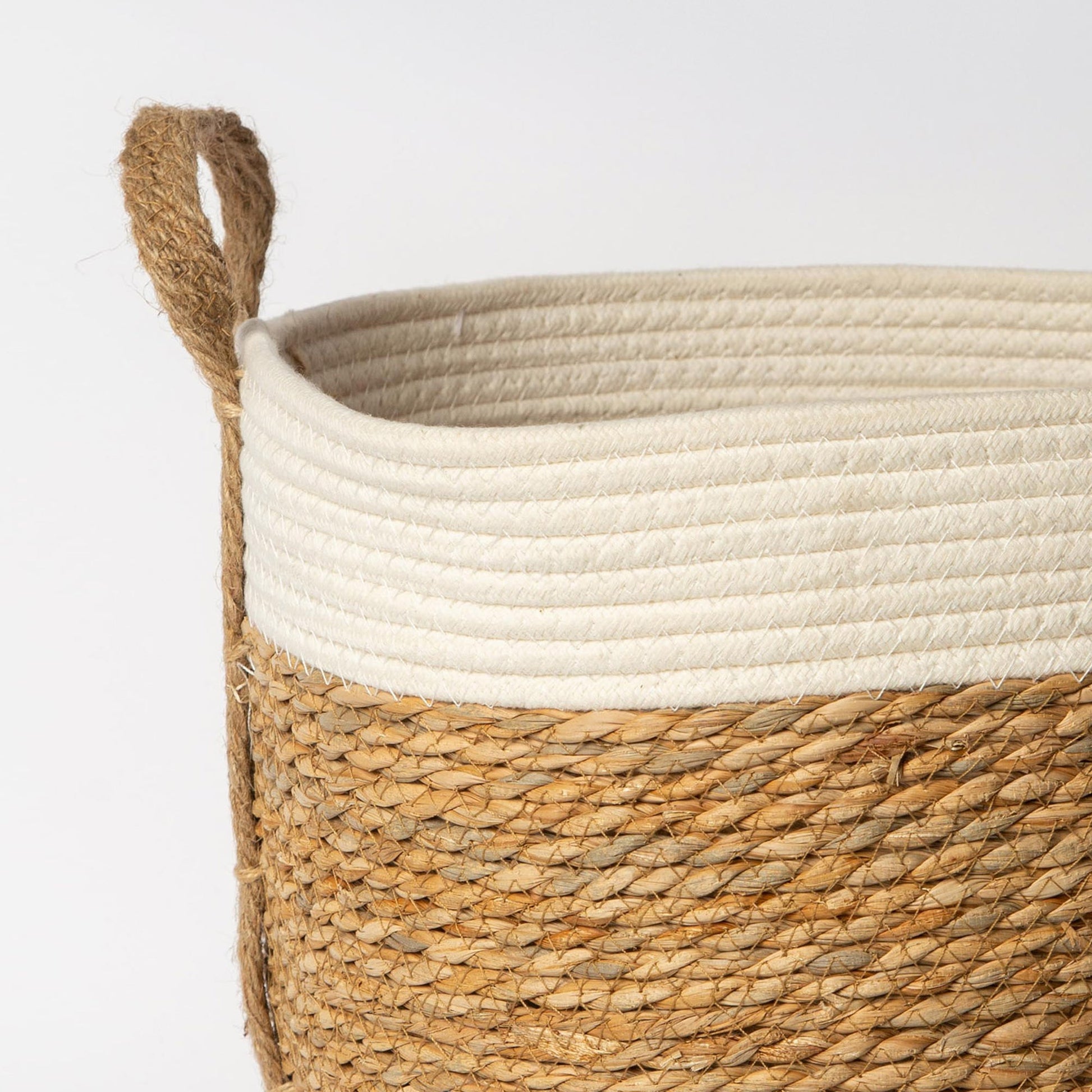 819 - Seagrass Basket With Handles - PoshaBella