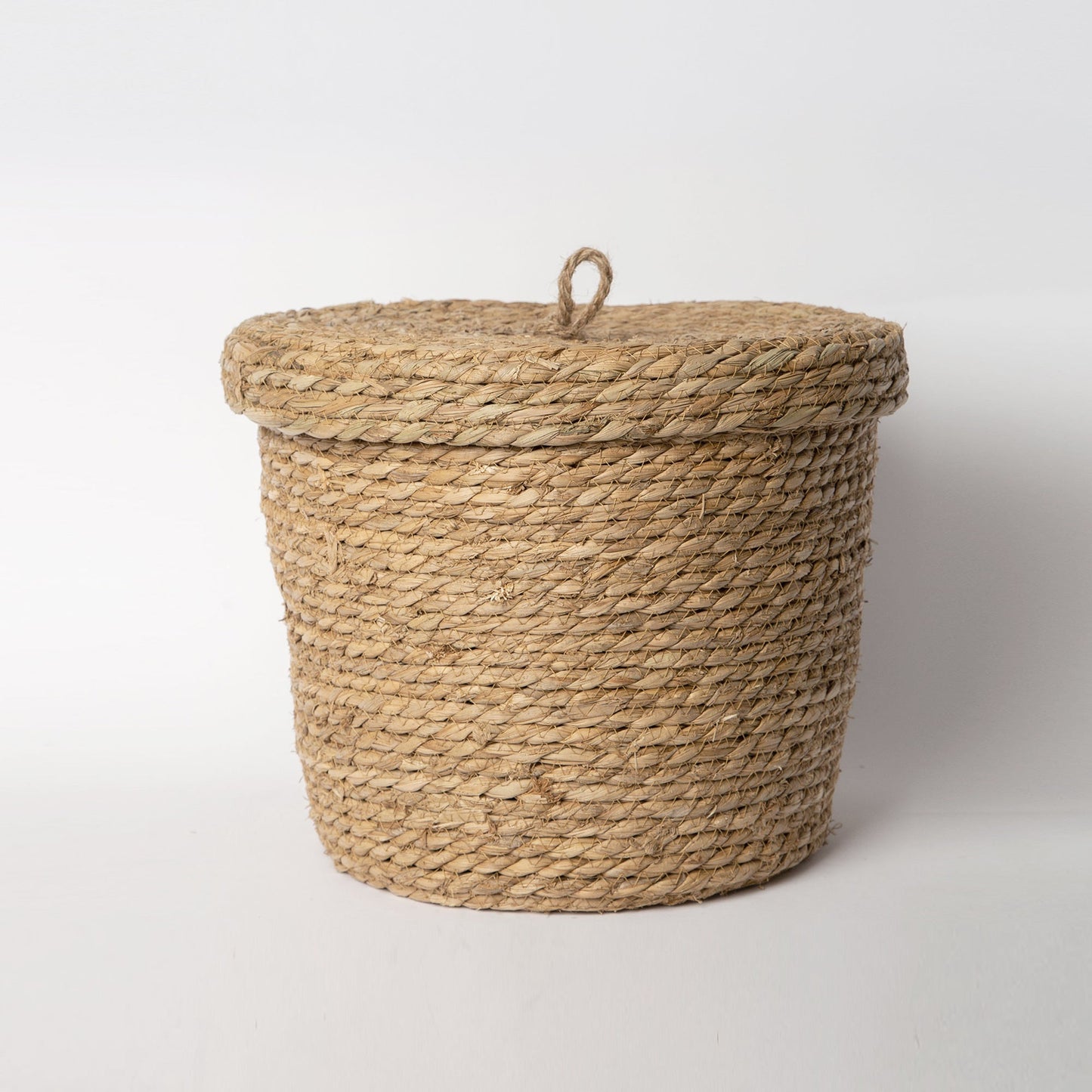 830 - Seagrass Basket with lid - PoshaBella