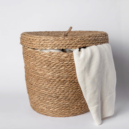 830 - Seagrass Basket with lid - PoshaBella