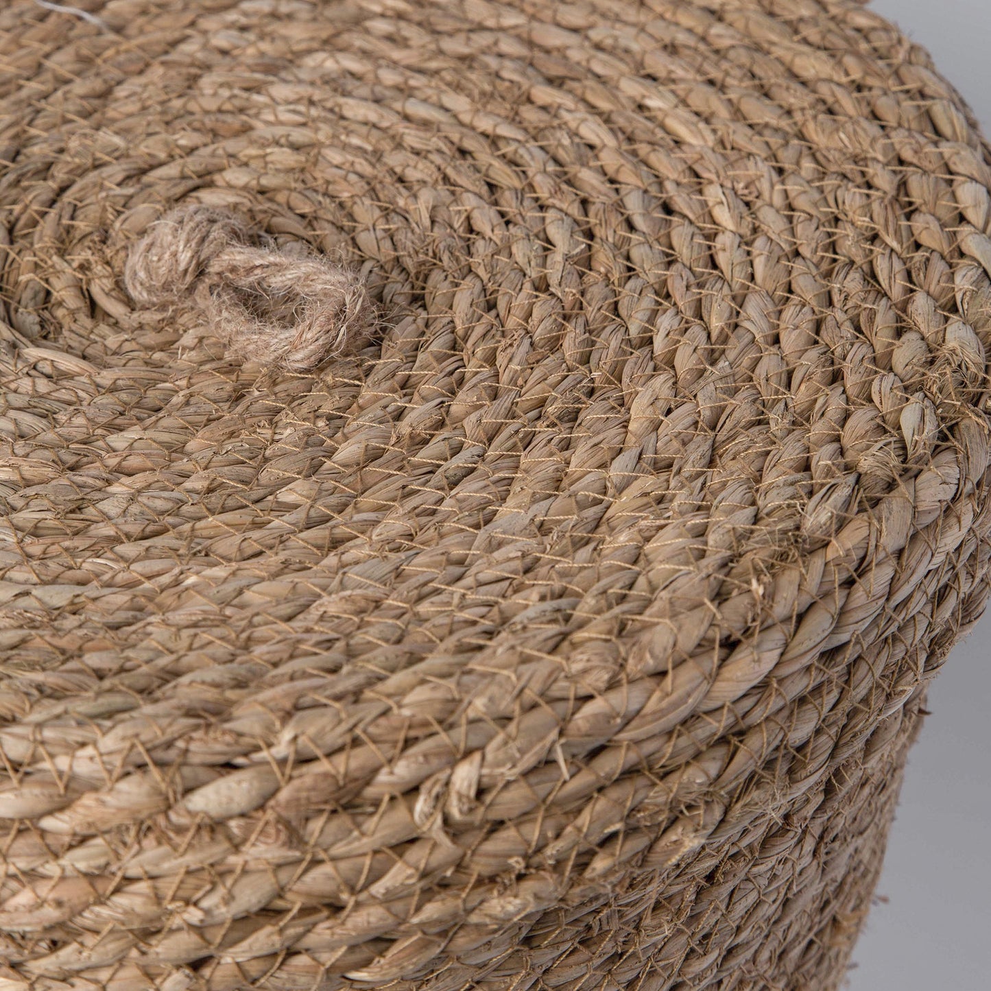 830 - Seagrass Basket with lid - PoshaBella