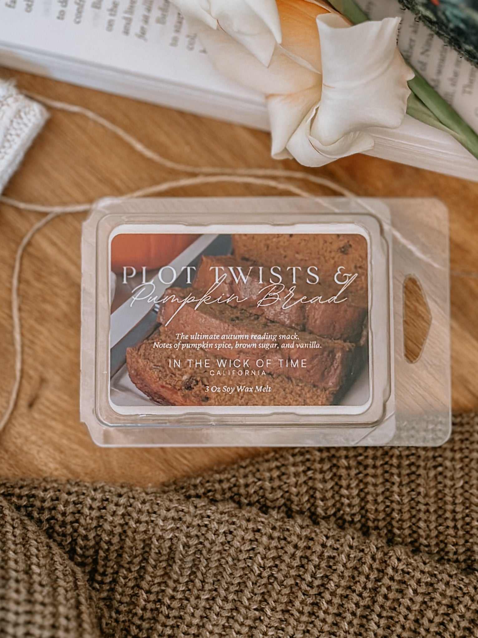 Plot Twists & Pumpkin Bread Wax Melt - PoshaBella