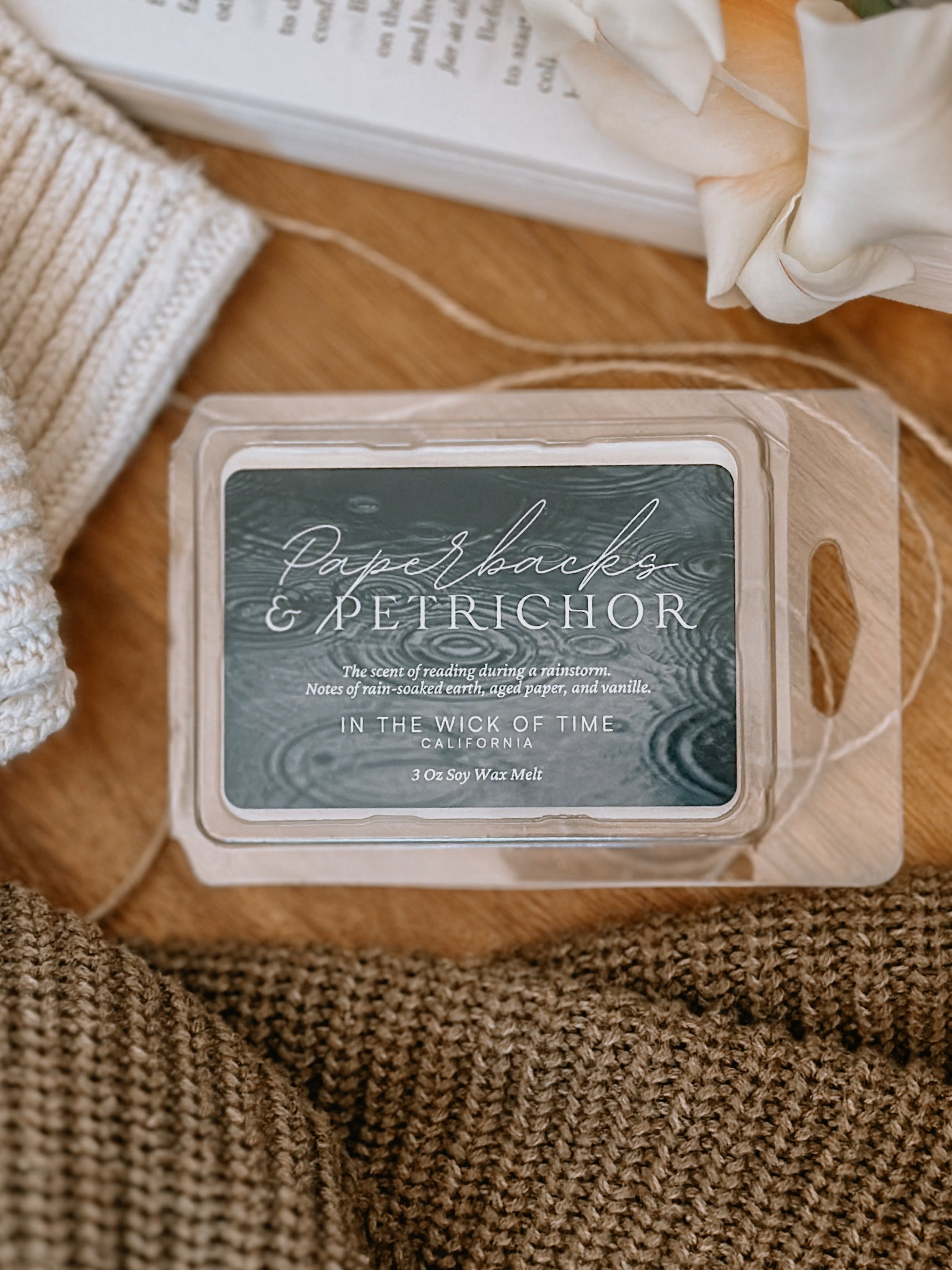 Paperbacks & Petrichor Wax Melt - PoshaBella