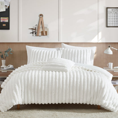 Everett 4-Piece White Micro Mink King Bedding Ensemble