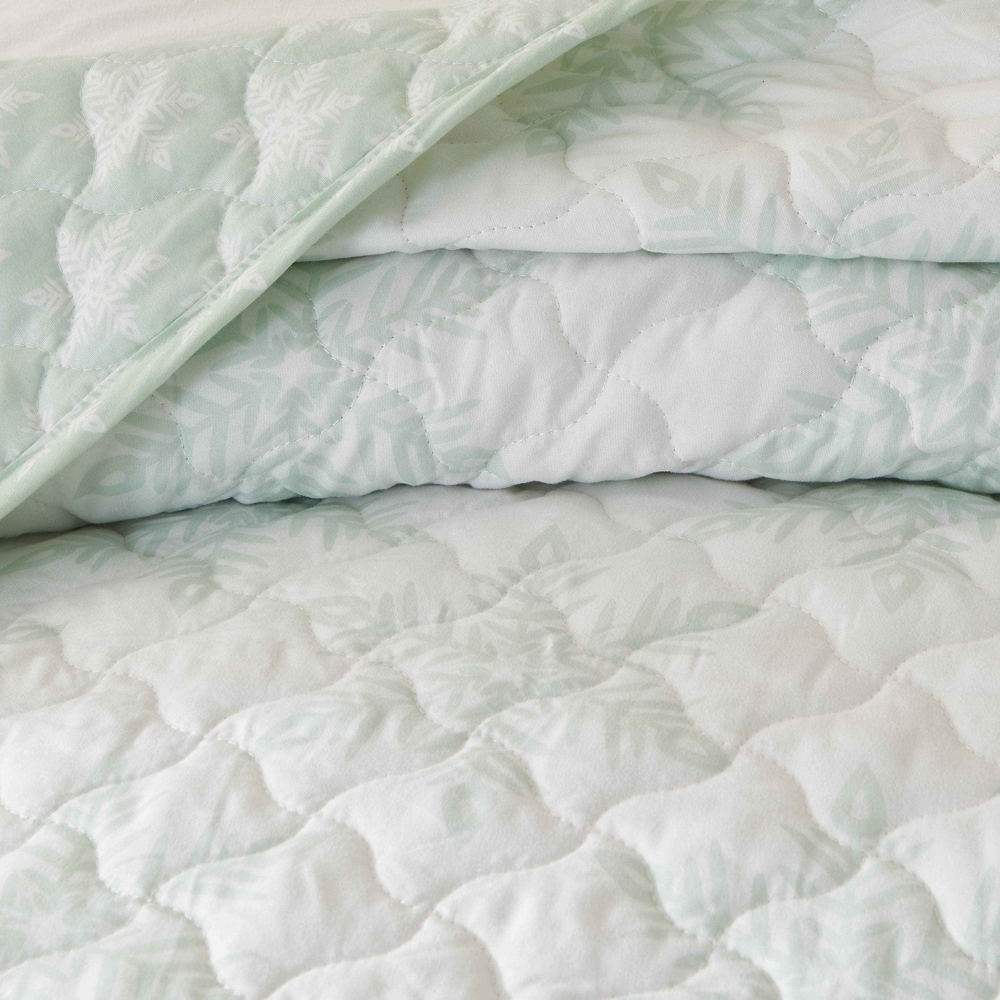 3 Piece Large Snowflake Quilt - Noemi Collection