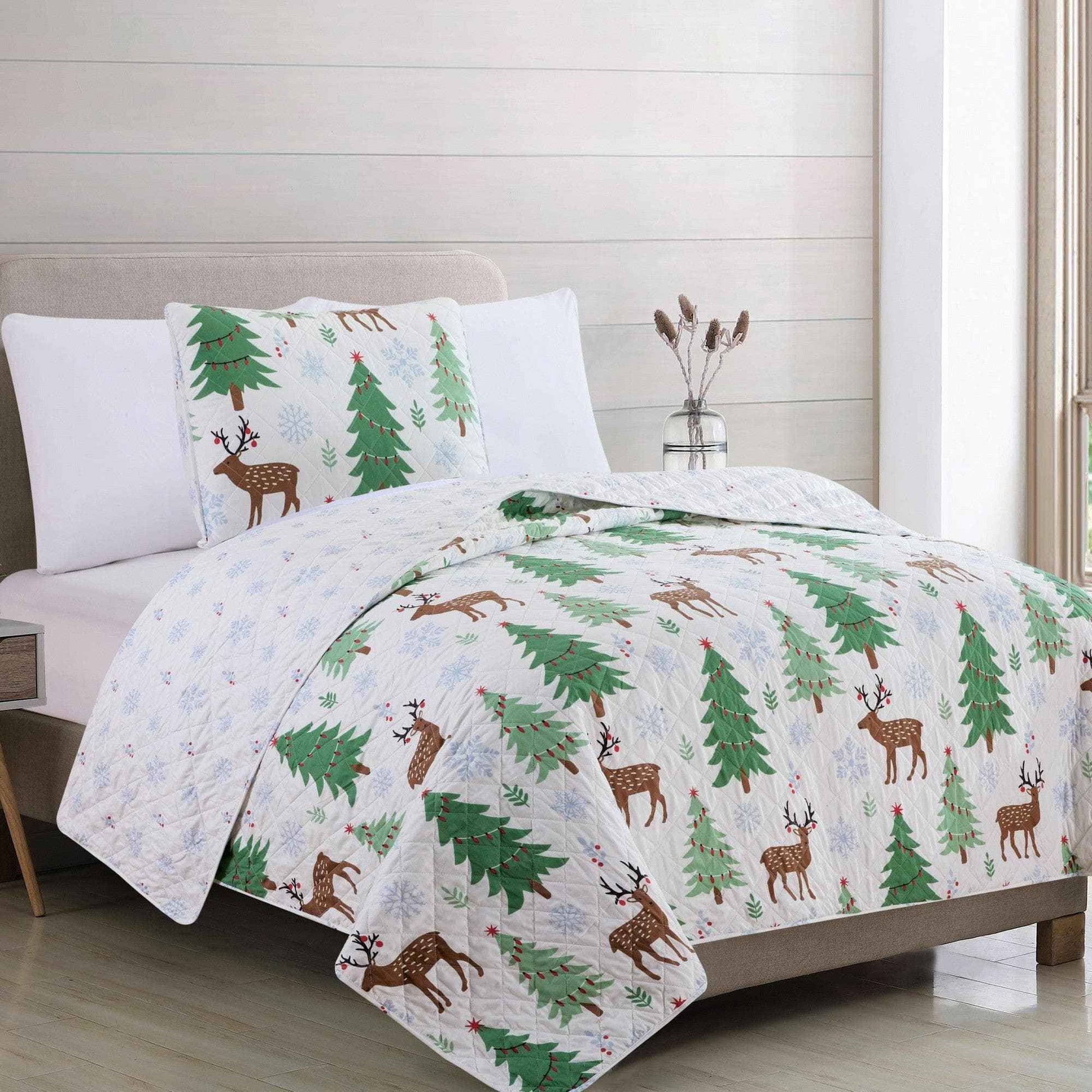 3-Piece Holiday Quilt - Holly Collection