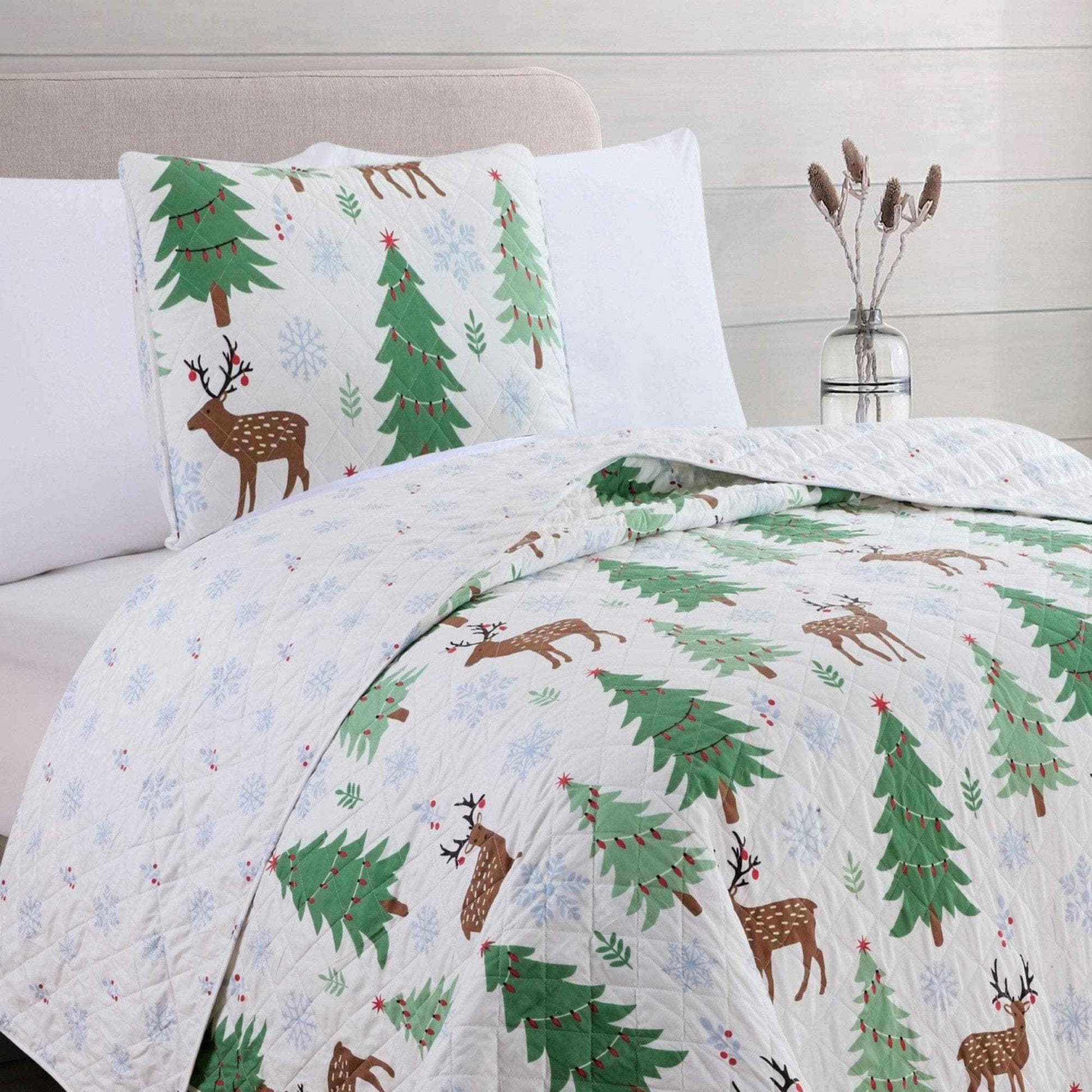 3-Piece Holiday Quilt - Holly Collection