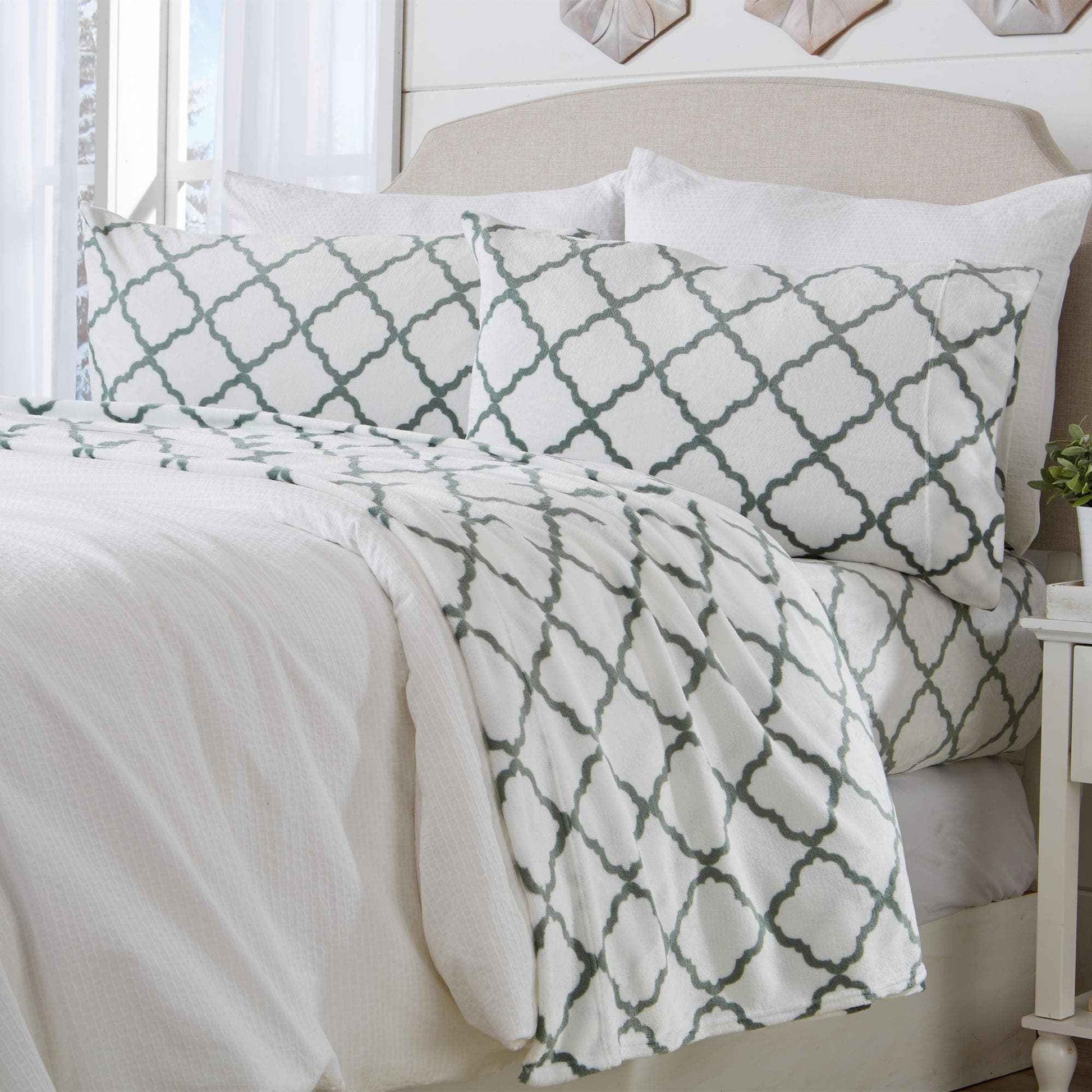 4-Piece Printed Plush Sheet - Velvet Luxe Lattice Collection