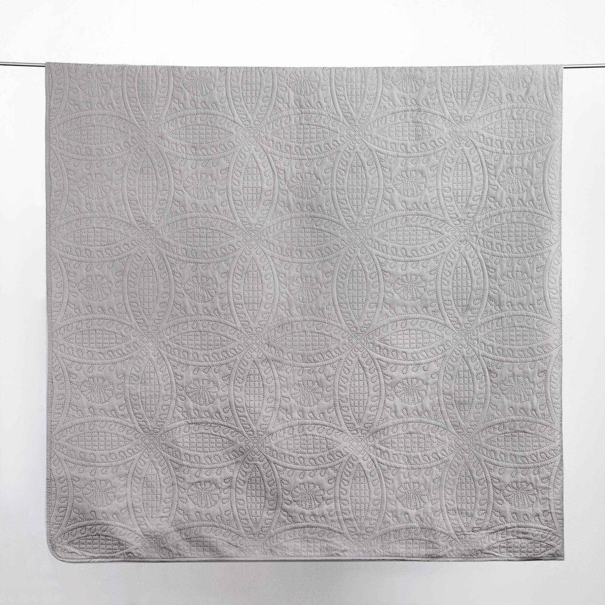 3-Piece Oversized Medallion Quilt Set - Clara Collection