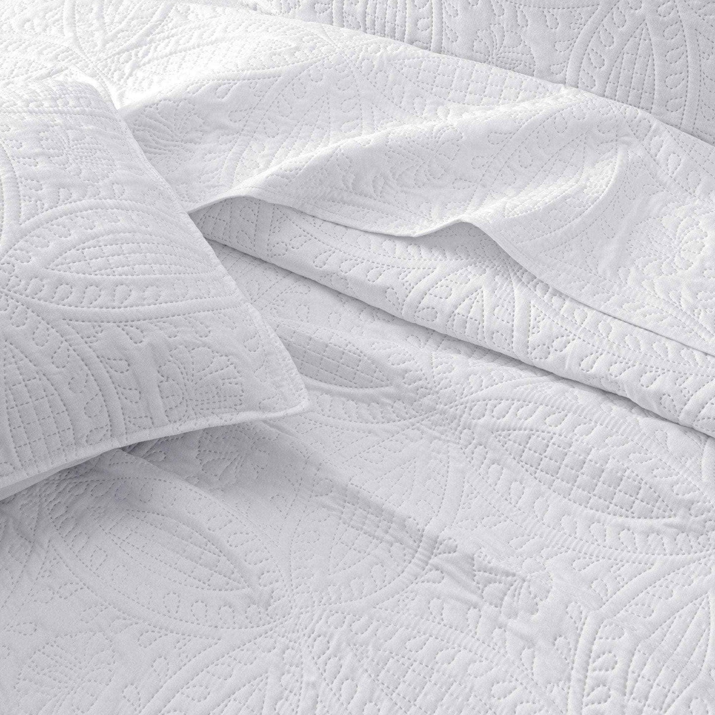 3-Piece Oversized Medallion Quilt Set - Clara Collection