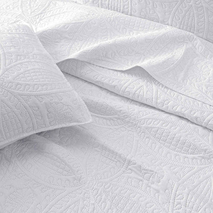 3-Piece Oversized Medallion Quilt Set - Clara Collection