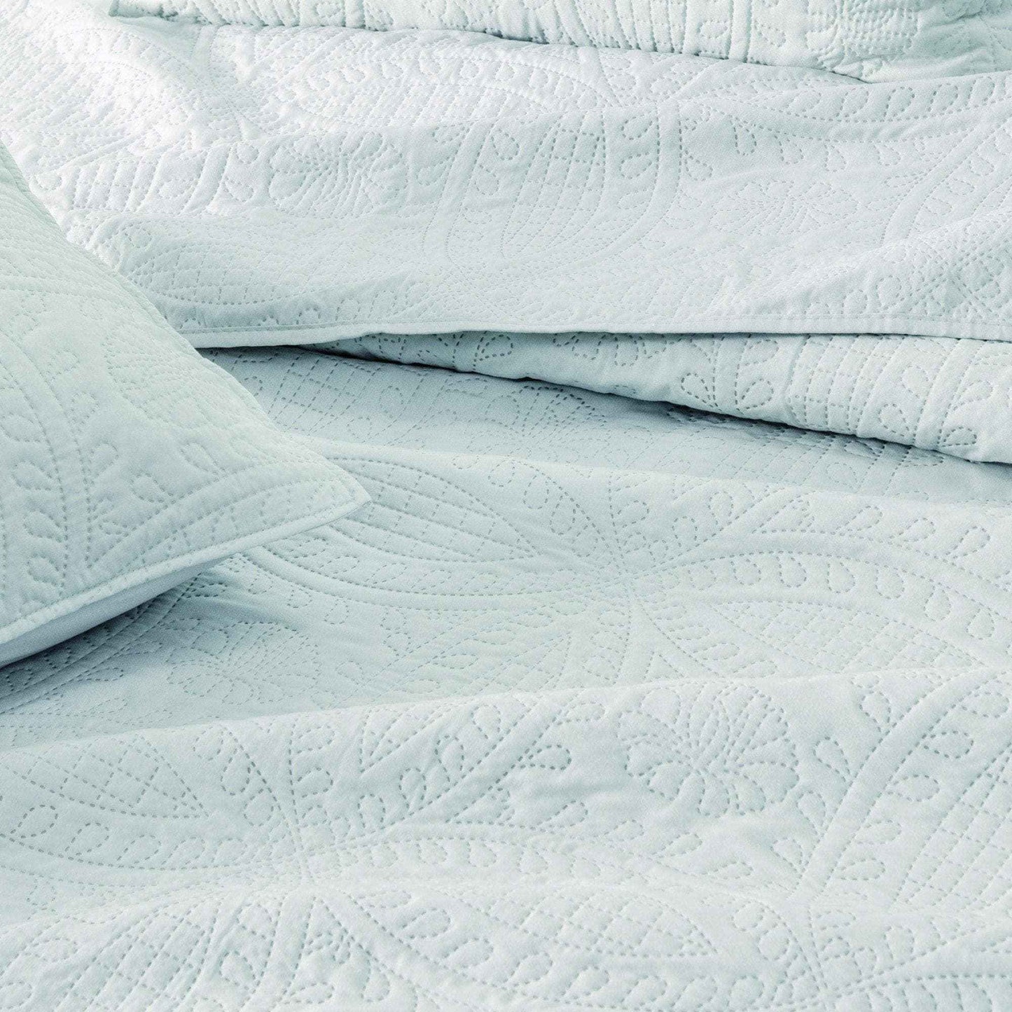3-Piece Oversized Medallion Quilt Set - Clara Collection