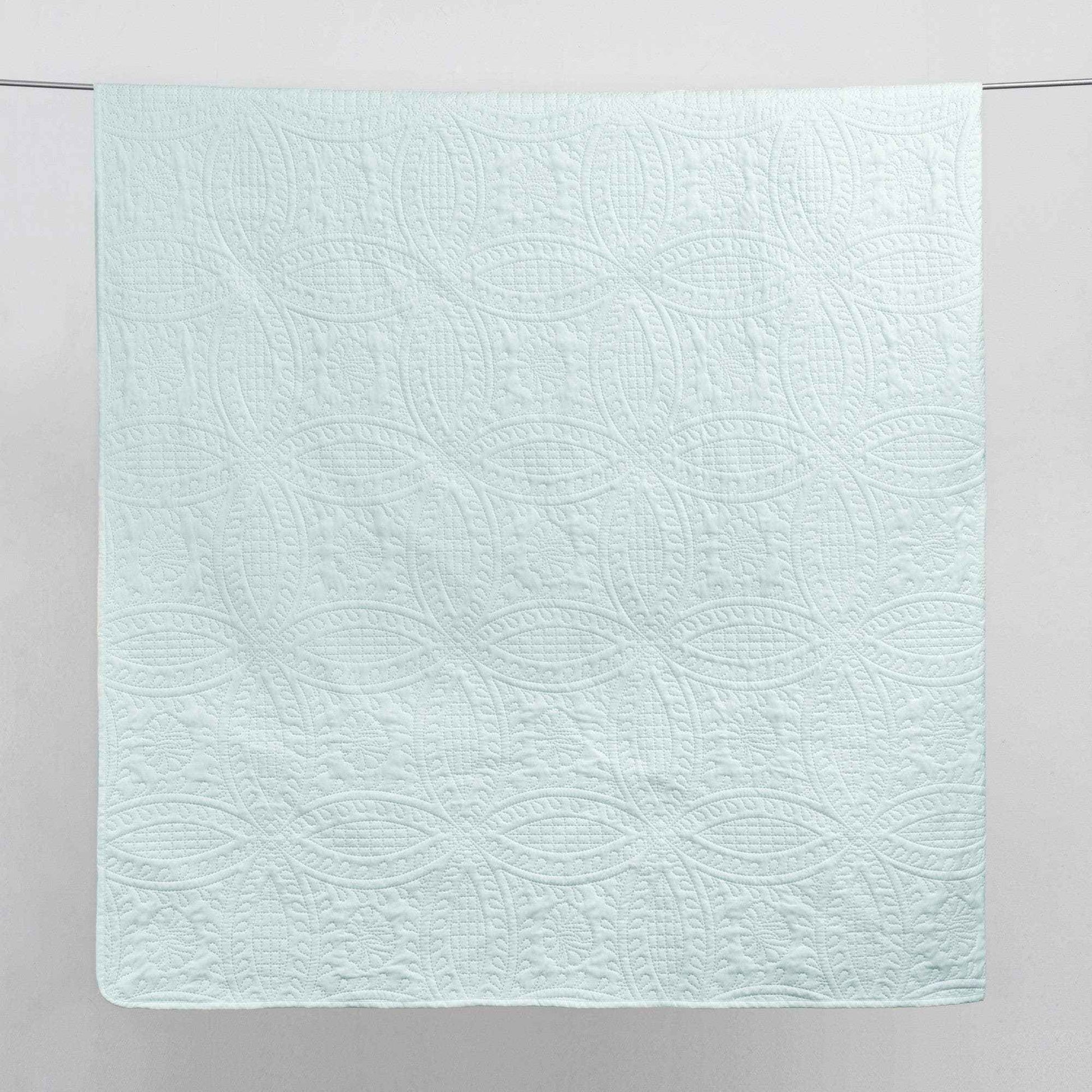 3-Piece Oversized Medallion Quilt Set - Clara Collection