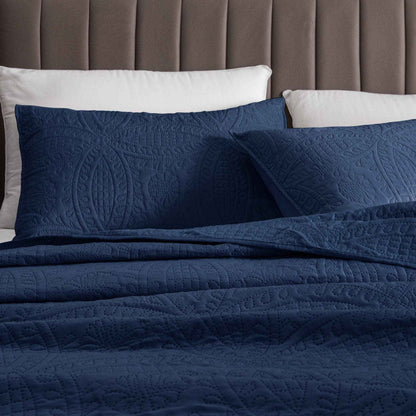 3-Piece Oversized Medallion Quilt Set - Clara Collection