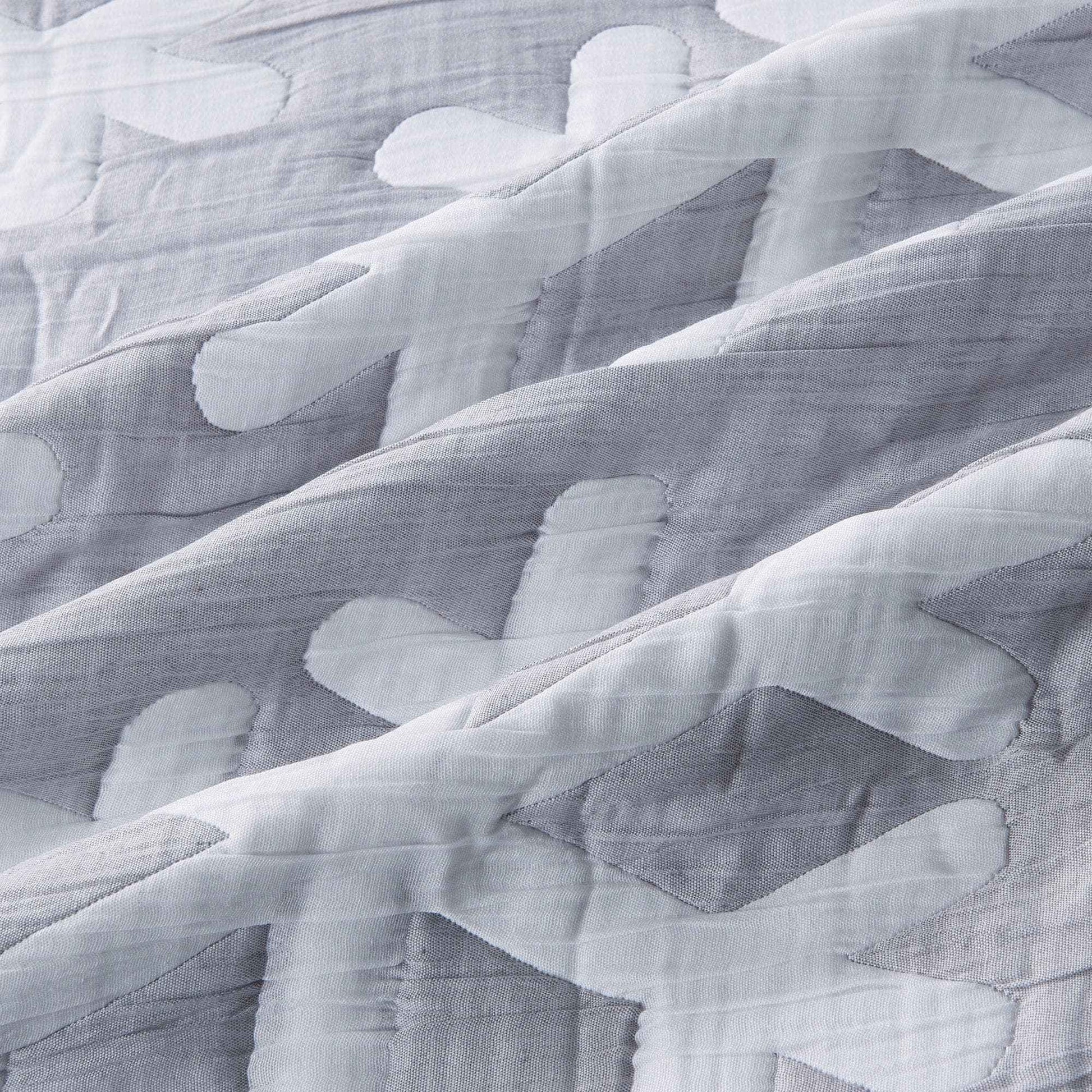 Matelassé Snowflake Quilt Set - Nino Collection
