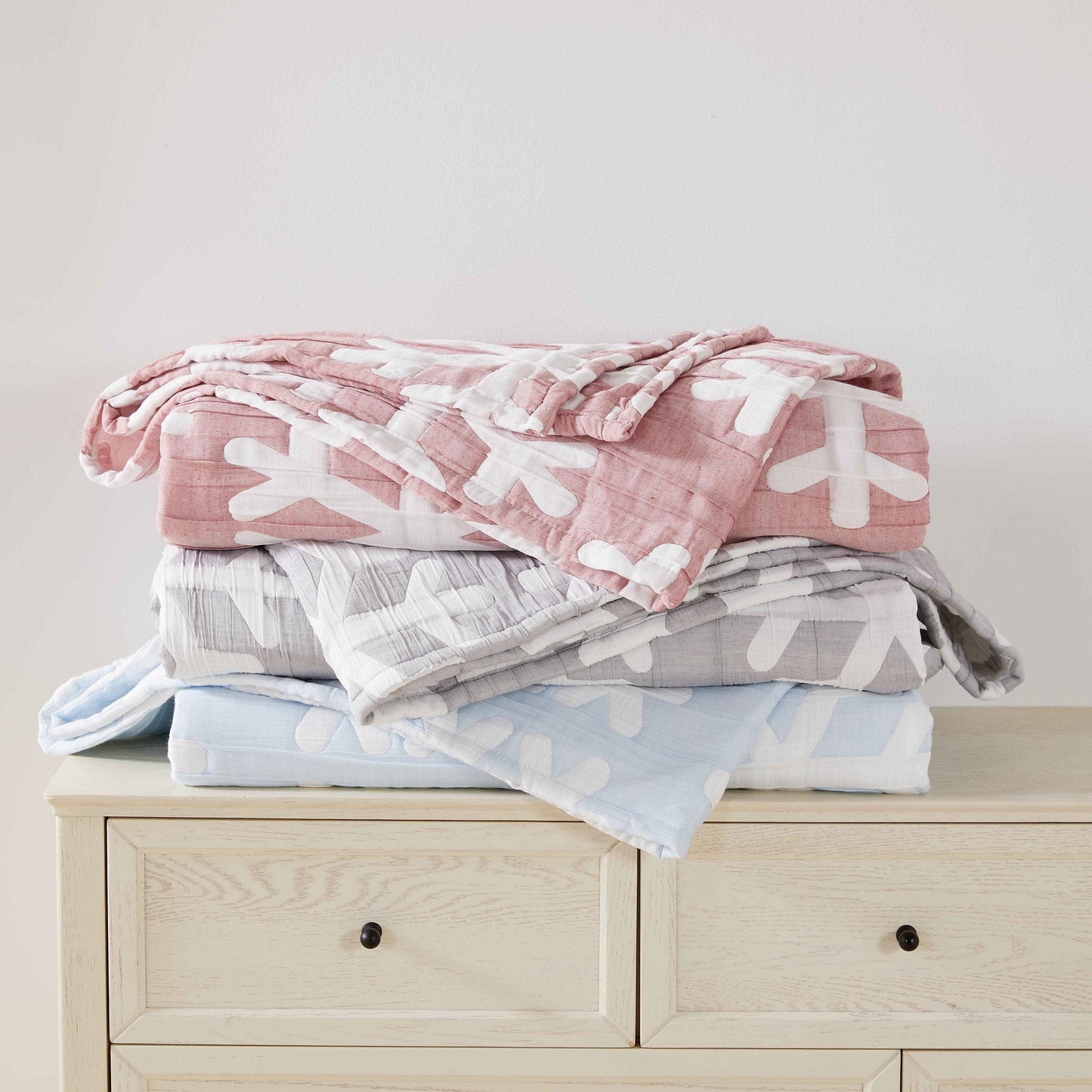 Matelassé Snowflake Quilt Set - Nino Collection