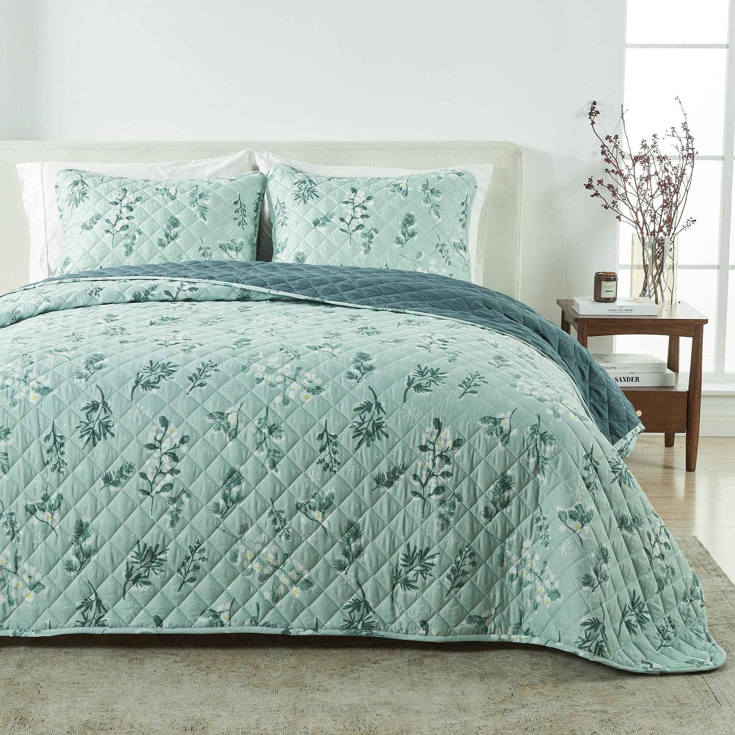 Snowy Botanical Quilt Set - Mariela Collection
