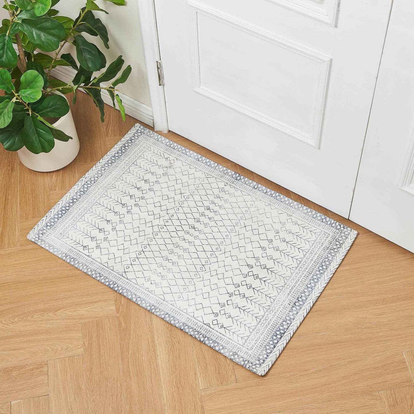 Distressed Moroccan Machine Washable Accent Rug 2' x 3' - Neve Collection