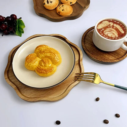 High-End Wooden Trays, Plum Blossom-Shaped Acacia Wood Trays, Creative Breakfast Trays, Suitable for Holding Cheese, Bread, Desserts, And Coffee, Perfect for Use in Kitchens, Restaurants, Parties, And Wedding Venues