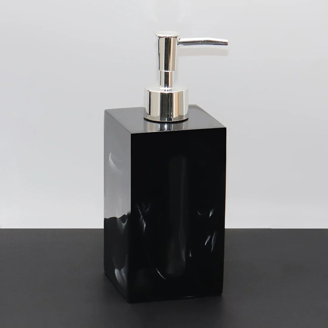 Resin Soap Dispenser, Freestanding Countertop Lotion Pump Bottle, Visible Capacity Liquid Hand Soap Dispenser, No Electricity Needed, for Bathroom, Kitchen, Laundry Room, Shampoo, Body Wash, Lotion