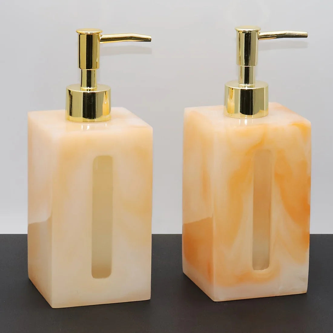 Resin Soap Dispenser, Freestanding Countertop Lotion Pump Bottle, Visible Capacity Liquid Hand Soap Dispenser, No Electricity Needed, for Bathroom, Kitchen, Laundry Room, Shampoo, Body Wash, Lotion